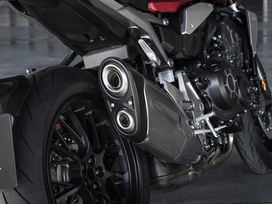 Honda CB 1000 R: максимальна потужність у стильному виконанні