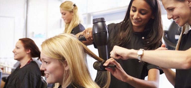 Курси підвищення кваліфікації для перукарів: чому це важливо?