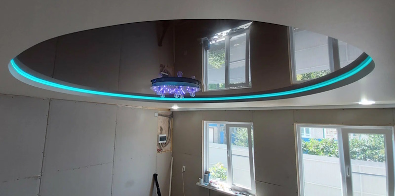 встановлення натяжних стель із дзеркальним ефектом