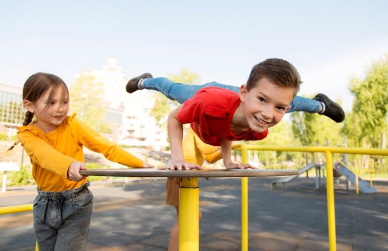 дитячих ігрових та спортивних майданчиків