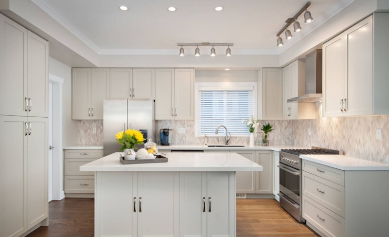 Споти в інтер’єрі: акцентне освітлення без зайвих проводів