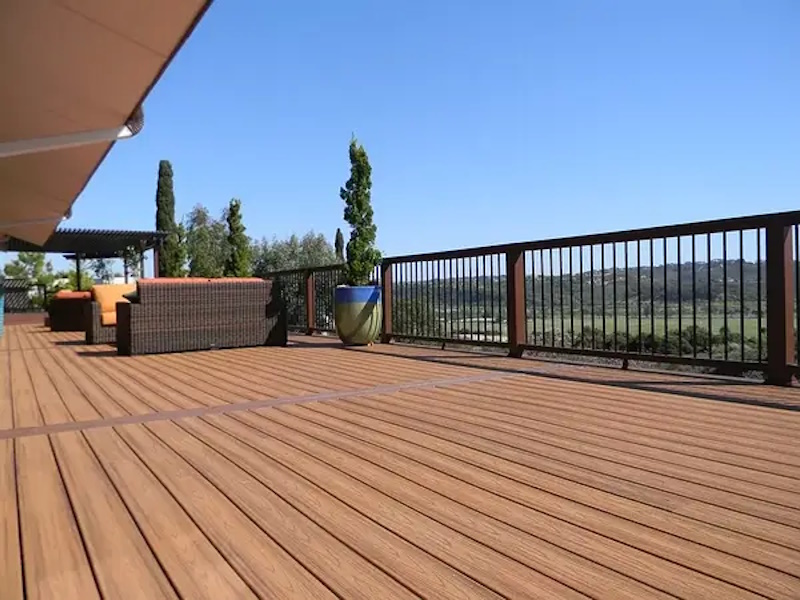 Терасна дошка ДПК: ідеальне покриття для зовнішніх майданчиків