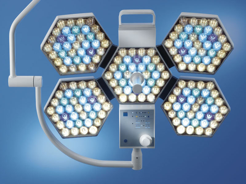 Світло, що рятує життя: еволюція операційних ламп