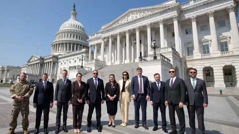 Як зміни в політиці України впливають на майбутнє країни?