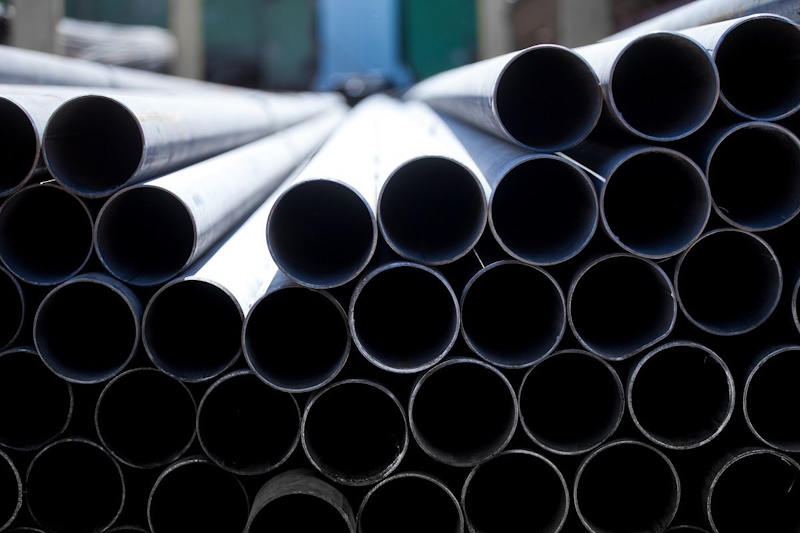 круглі металеві труби