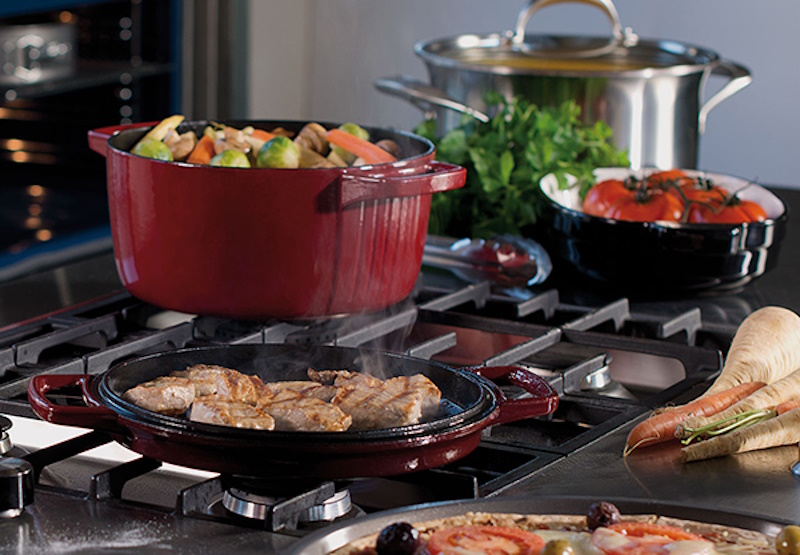 Чугун против алюминия и нержавейки: какая посуда лучше для вашей кухни?