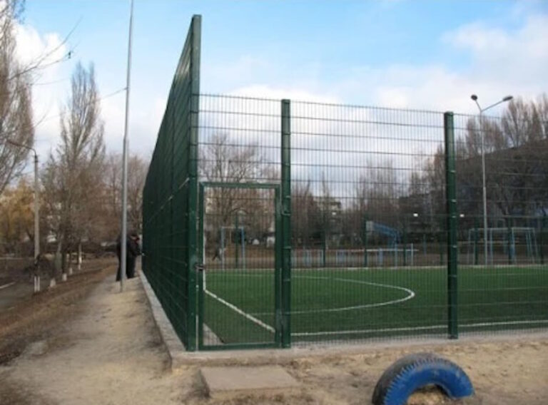 Современное ограждение секционного типа: система, продуманная до мелочей