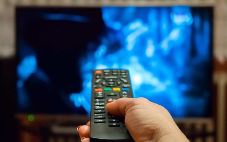 Поломка ТВ: когда звонить мастеру