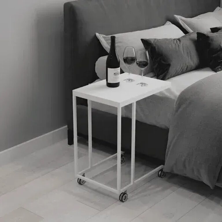 Приліжковий столик