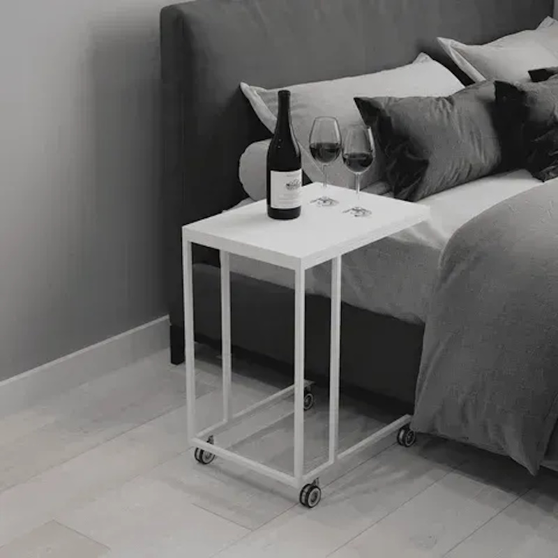 Приліжковий столик — стильний елемент інтер’єру та зручність у вашій спальні