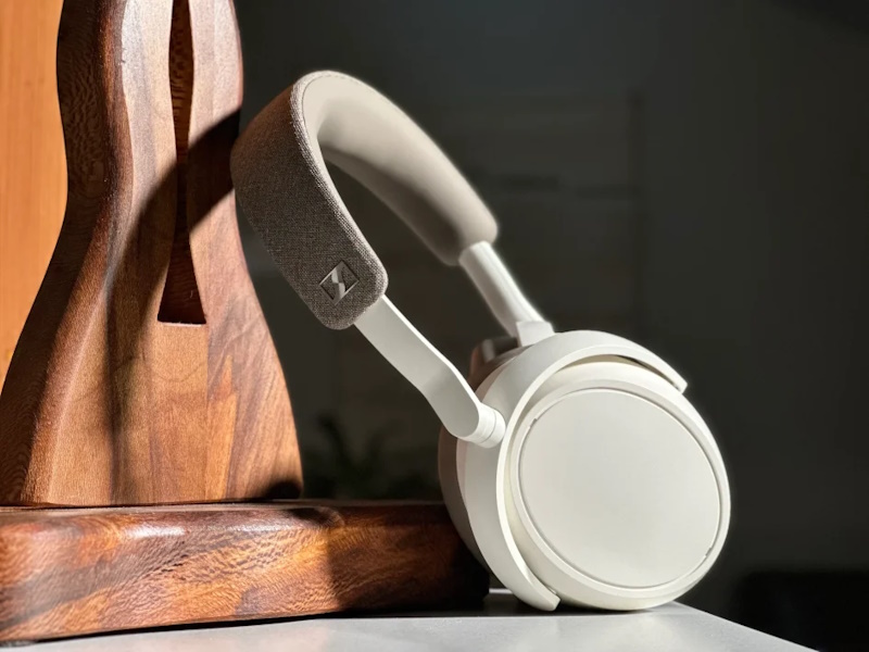 Сравнение серий Sennheiser: студийный звук против повседневного комфорта